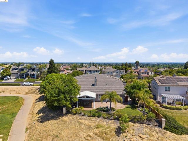 179 E Country Club Dr, Brentwood, CA 94513