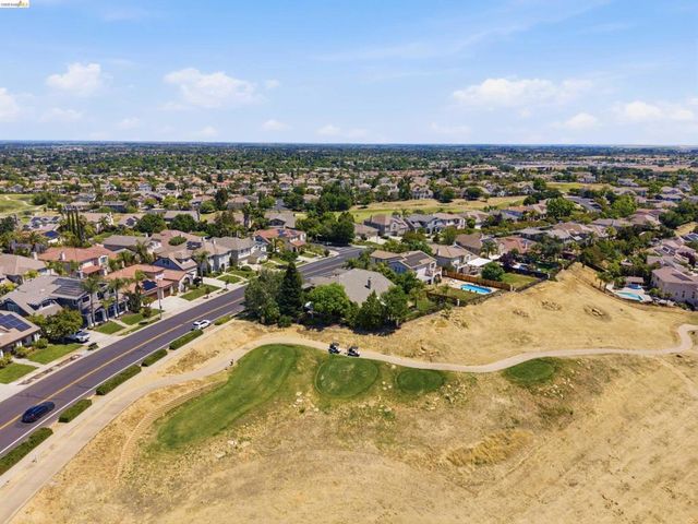 179 E Country Club Dr, Brentwood, CA 94513