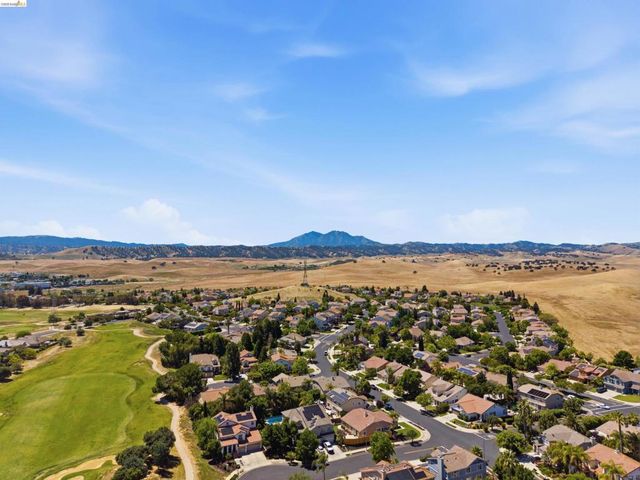 179 E Country Club Dr, Brentwood, CA 94513