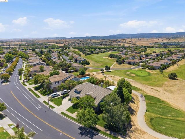 179 E Country Club Dr, Brentwood, CA 94513
