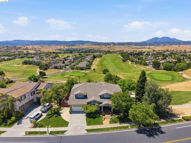 179 E Country Club Dr, Brentwood, CA 94513