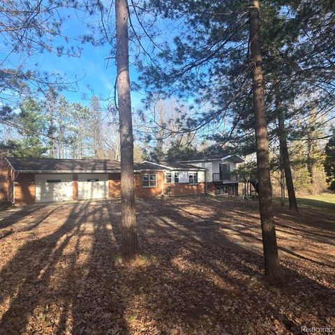 4662 N Lapeer Road, Columbiaville, MI 48421