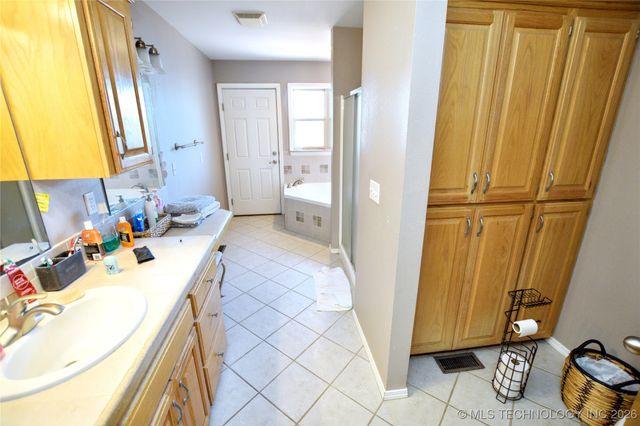 8657 N Hwy 10, Tahlequah, OK 74464