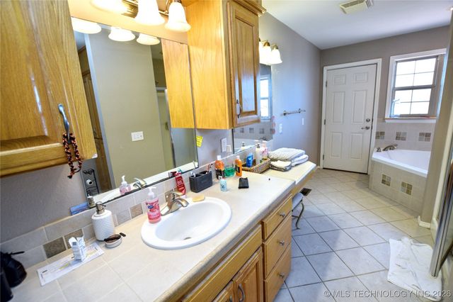 8657 N Hwy 10, Tahlequah, OK 74464