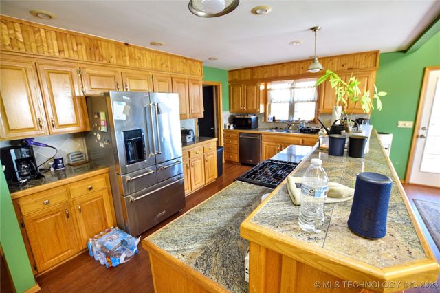 8657 N Hwy 10, Tahlequah, OK 74464