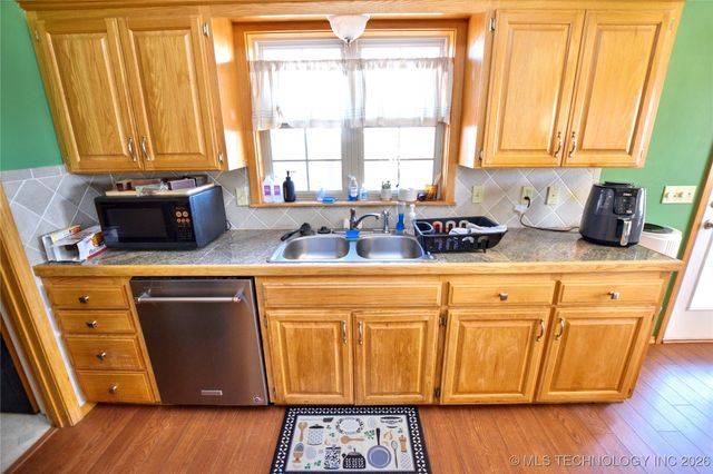 8657 N Hwy 10, Tahlequah, OK 74464