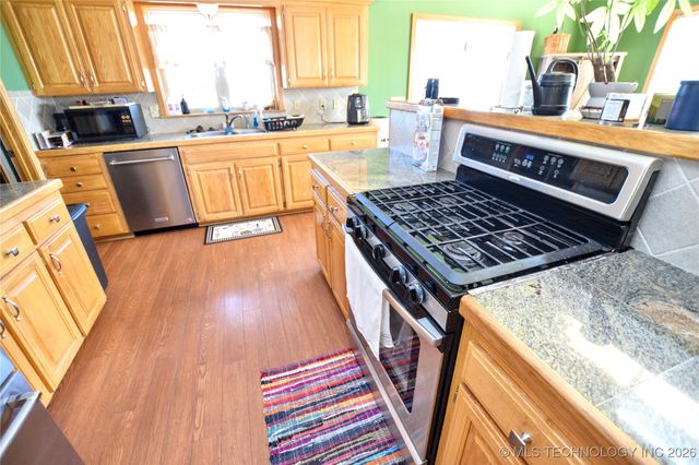 8657 N Hwy 10, Tahlequah, OK 74464