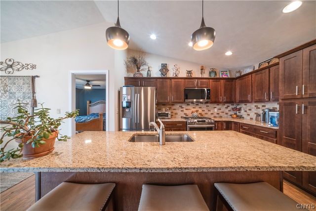 16 Laurens Way, Lysander, NY 13027