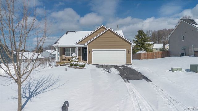 16 Laurens Way, Lysander, NY 13027