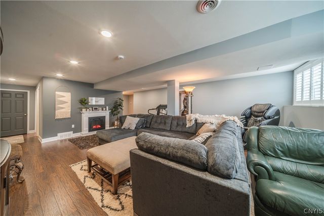 16 Laurens Way, Lysander, NY 13027