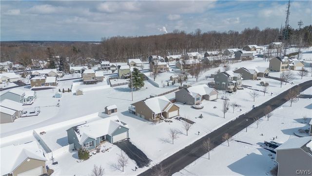 16 Laurens Way, Lysander, NY 13027