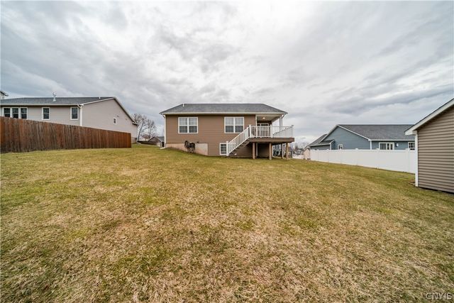 16 Laurens Way, Lysander, NY 13027