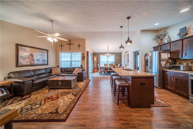 16 Laurens Way, Lysander, NY 13027