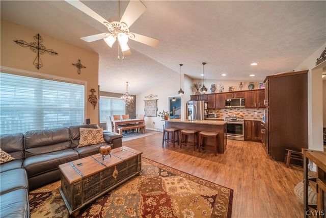 16 Laurens Way, Lysander, NY 13027