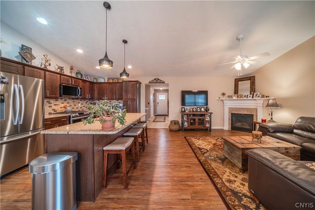 16 Laurens Way, Lysander, NY 13027