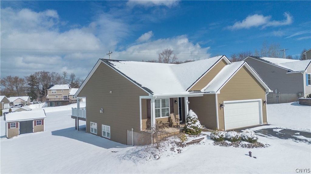 16 Laurens Way, Lysander, NY 13027