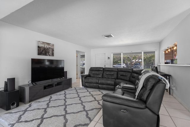 2333 SE 11TH Street, Pompano Beach, FL 33062
