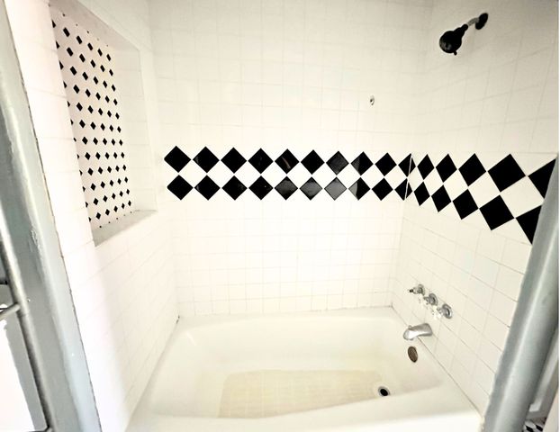 2530 W Elm Street, Denison, TX 75020