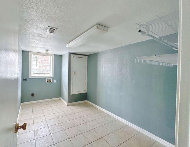 2530 W Elm Street, Denison, TX 75020