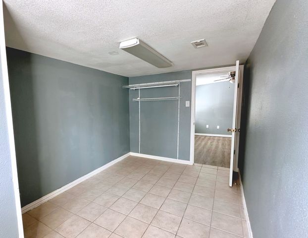 2530 W Elm Street, Denison, TX 75020