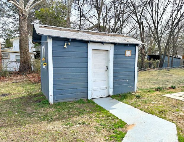 2530 W Elm Street, Denison, TX 75020