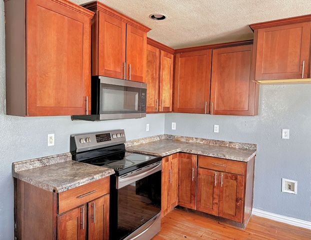 2530 W Elm Street, Denison, TX 75020