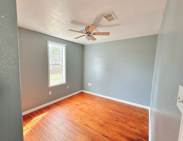 2530 W Elm Street, Denison, TX 75020