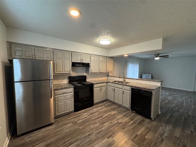 762 E Warrior Trail A, Grand Prairie, TX 75052