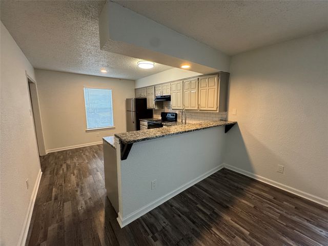 762 E Warrior Trail A, Grand Prairie, TX 75052