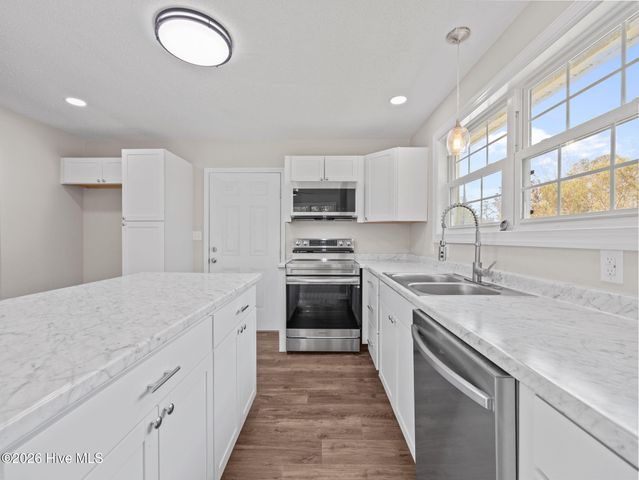 404 Maplehurst Drive, Jacksonville, NC 28540