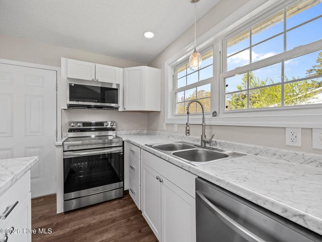 404 Maplehurst Drive, Jacksonville, NC 28540