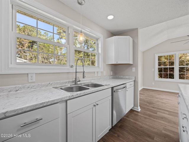 404 Maplehurst Drive, Jacksonville, NC 28540