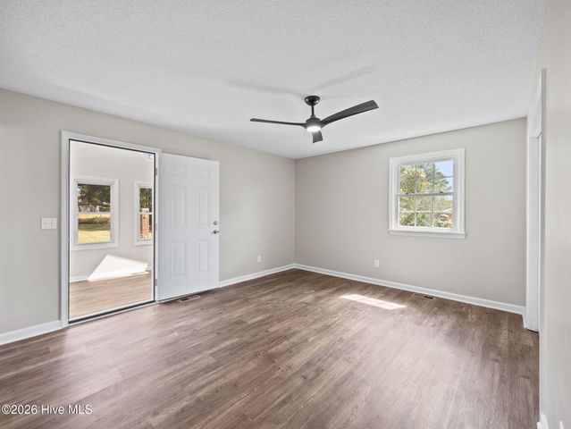 404 Maplehurst Drive, Jacksonville, NC 28540