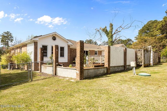 404 Maplehurst Drive, Jacksonville, NC 28540