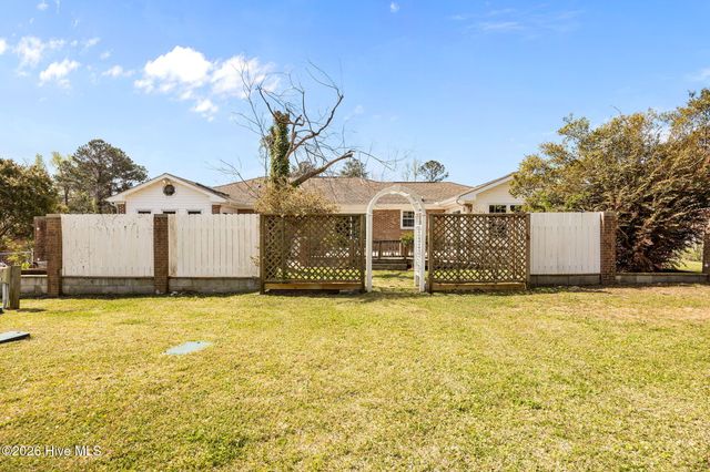 404 Maplehurst Drive, Jacksonville, NC 28540