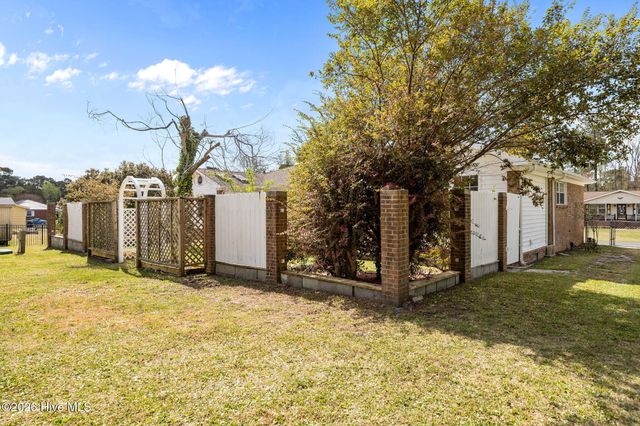 404 Maplehurst Drive, Jacksonville, NC 28540