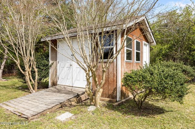 404 Maplehurst Drive, Jacksonville, NC 28540