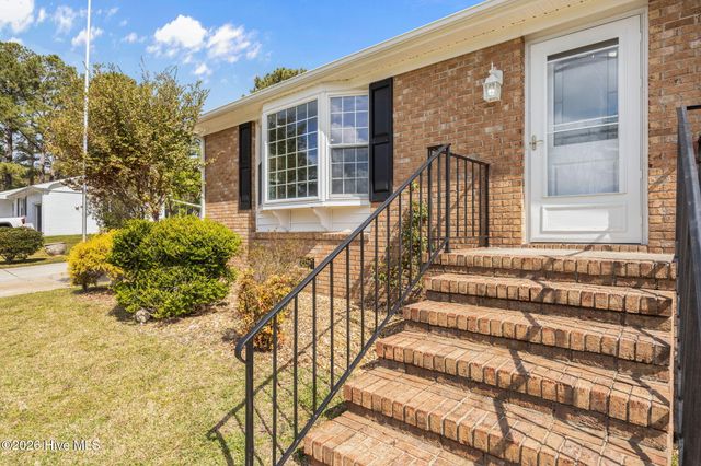 404 Maplehurst Drive, Jacksonville, NC 28540