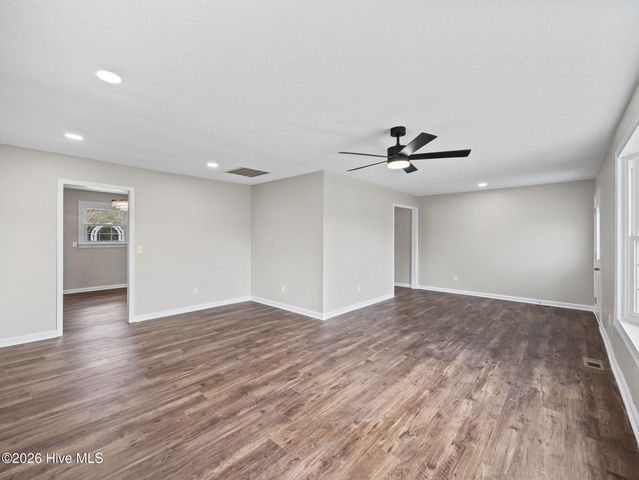 404 Maplehurst Drive, Jacksonville, NC 28540