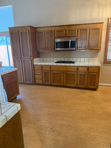 1878 Meadowlark Way, Yuba City, CA 95993