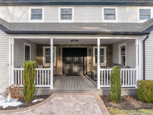 24 Twin River Drive, Oakdale, NY 11769