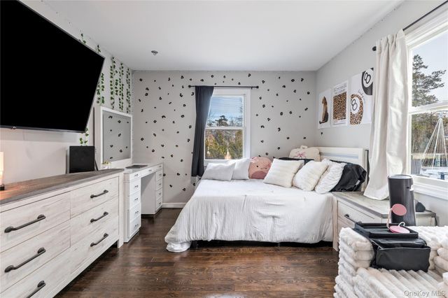 24 Twin River Drive, Oakdale, NY 11769