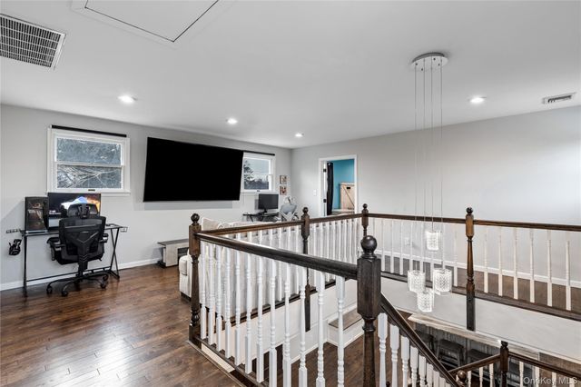 24 Twin River Drive, Oakdale, NY 11769