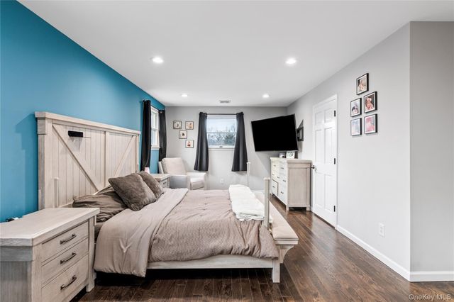 24 Twin River Drive, Oakdale, NY 11769