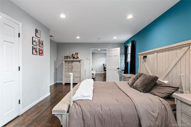 24 Twin River Drive, Oakdale, NY 11769