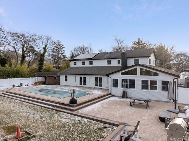 24 Twin River Drive, Oakdale, NY 11769