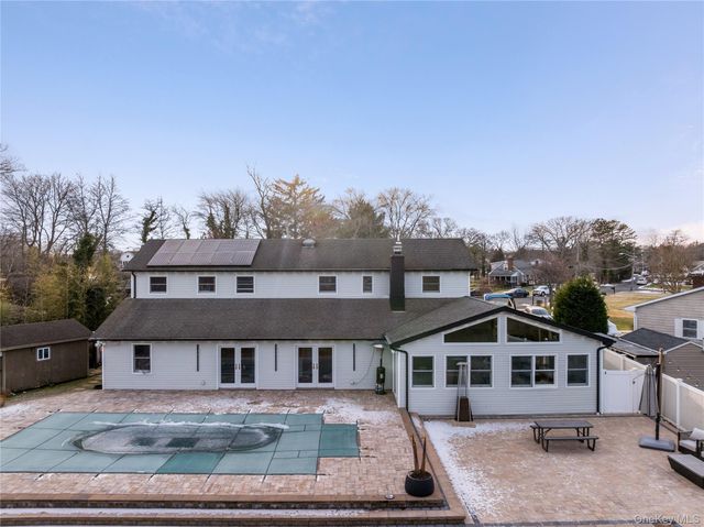 24 Twin River Drive, Oakdale, NY 11769