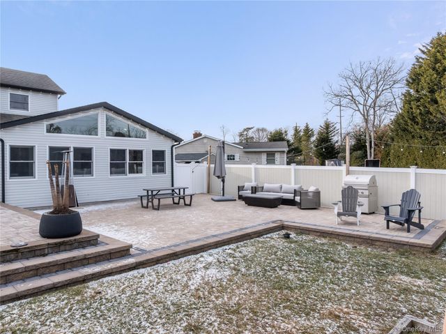 24 Twin River Drive, Oakdale, NY 11769