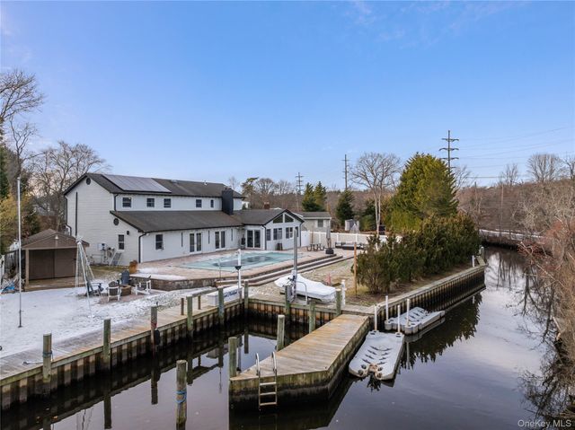 24 Twin River Drive, Oakdale, NY 11769