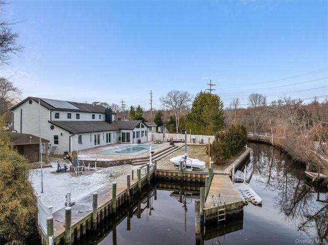 24 Twin River Drive, Oakdale, NY 11769